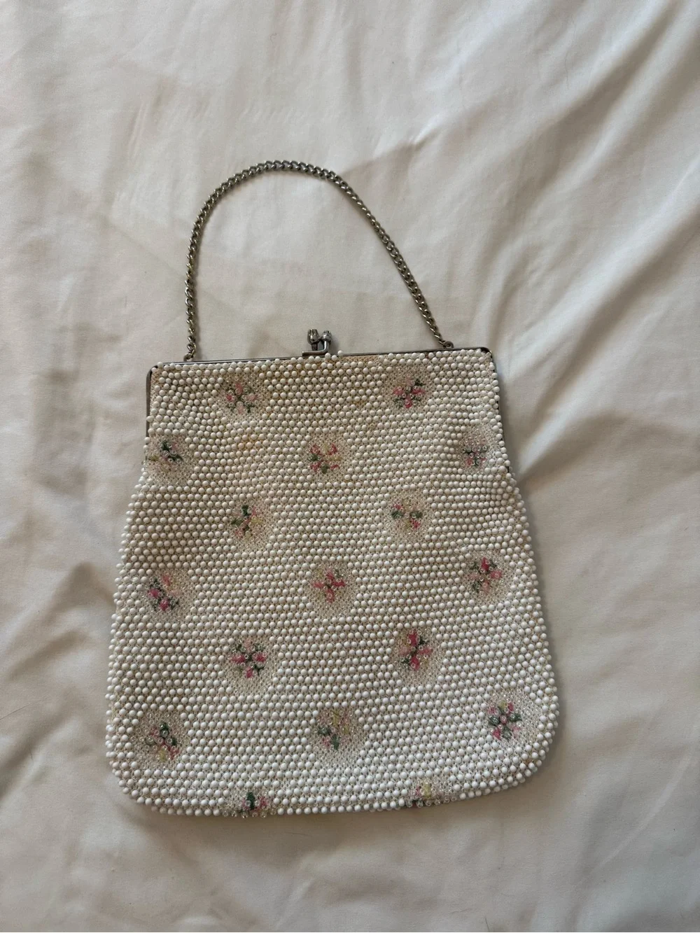 Vintage chic cream